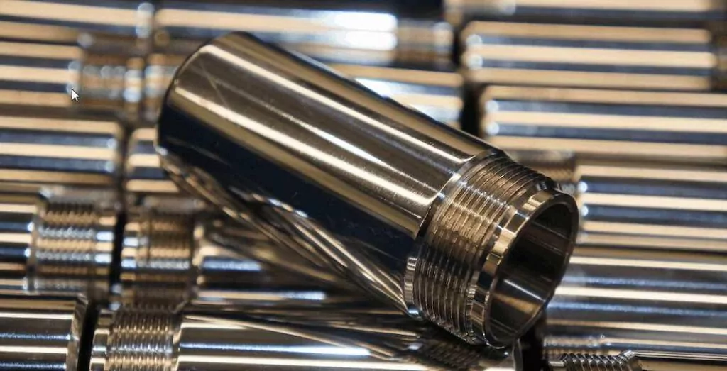 Common electroplating methods include rack plating and barrel plating. What is the difference between the rack plating and barrel plating?